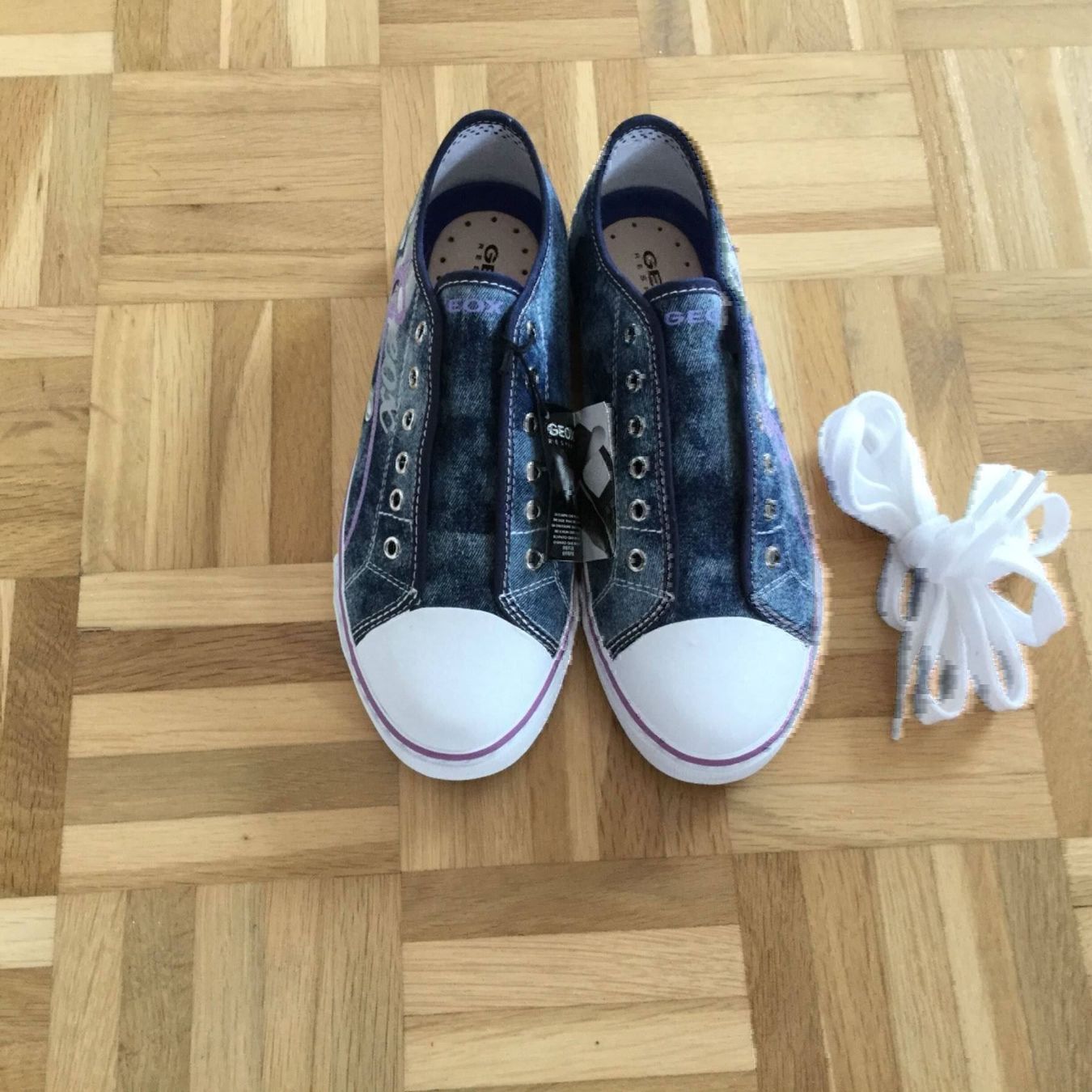 Geox Schuhe für Mädchen: Halbschuhe Geox Jeans-Motive – Neu (gemäss Beschreibung) aus Horw von Benny017
