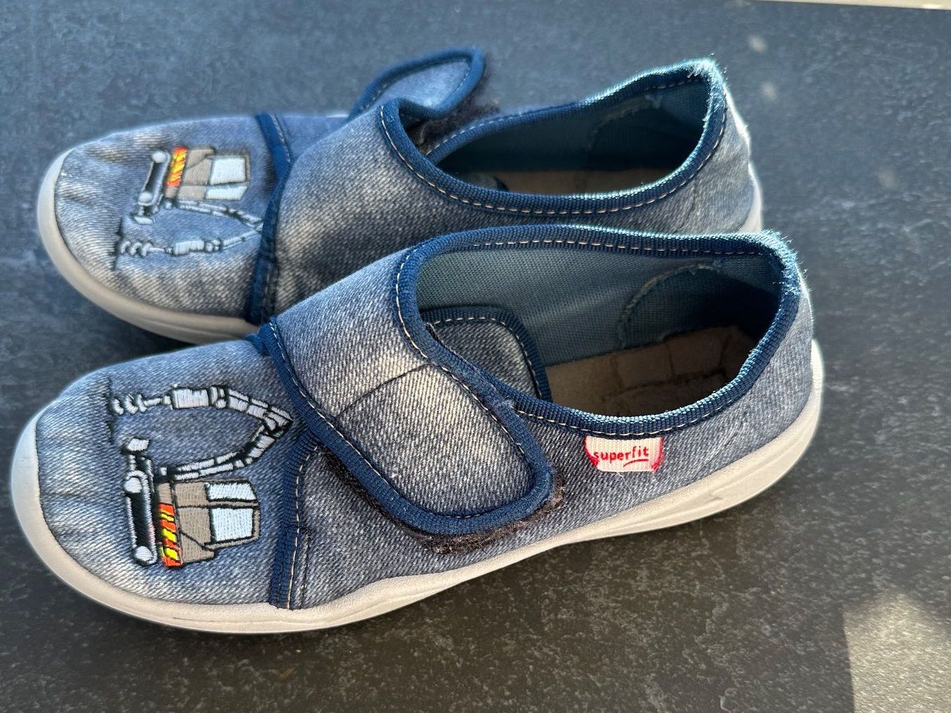 Superfit Scarpe per ragazzi: Kinder Hausschuhe Superfit Grösse 30 – Usato da Kloten venduto da gab_jl5l 2