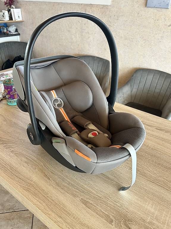 Cybex Seggiolini per auto: Cybex Cloud G i-Size Plus & Base G – Usato da Zäziwil venduto da Anja_1990 3