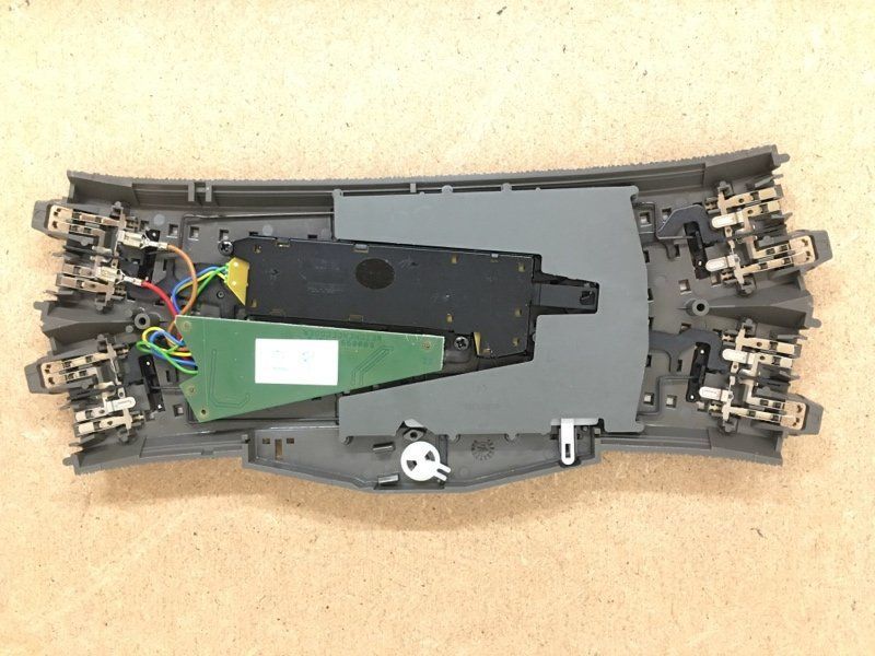 Märklin Modelleisenbahnen: Märklin H0 C-Gleis Kreuzung mit Antrieb und Decoder – Gebraucht aus Büsserach von ModellbahnDepot 2