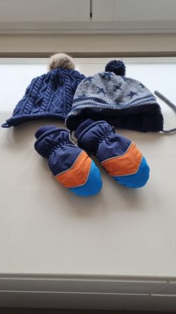 2 bonnet et 1 part gants hiver garçon