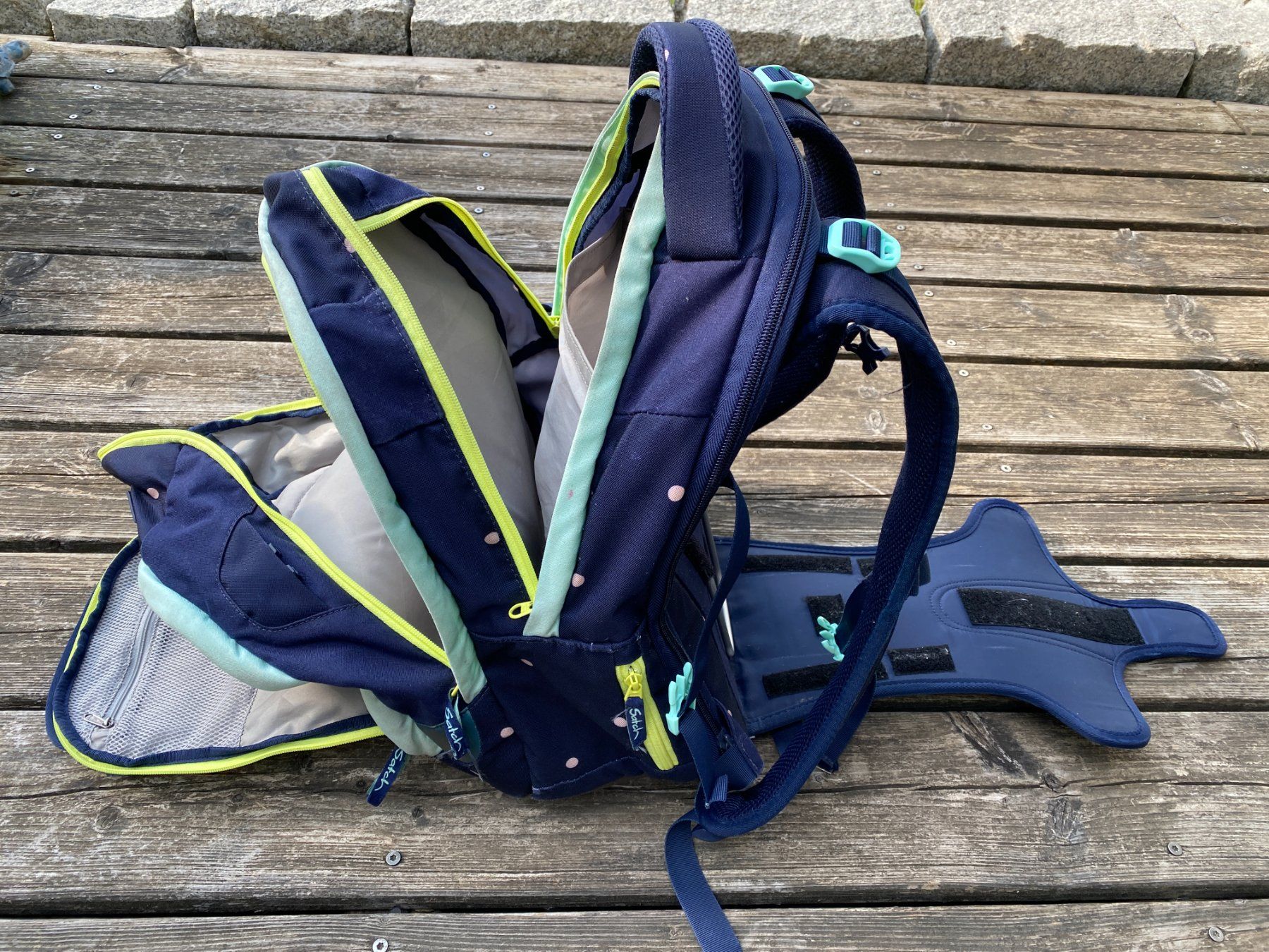 Satch Borse & Zaini: GROSSER SCHULTHEK / RUCKSACK VON SATCH MIT ETUI – Usato da Alberswil venduto da mina012 1