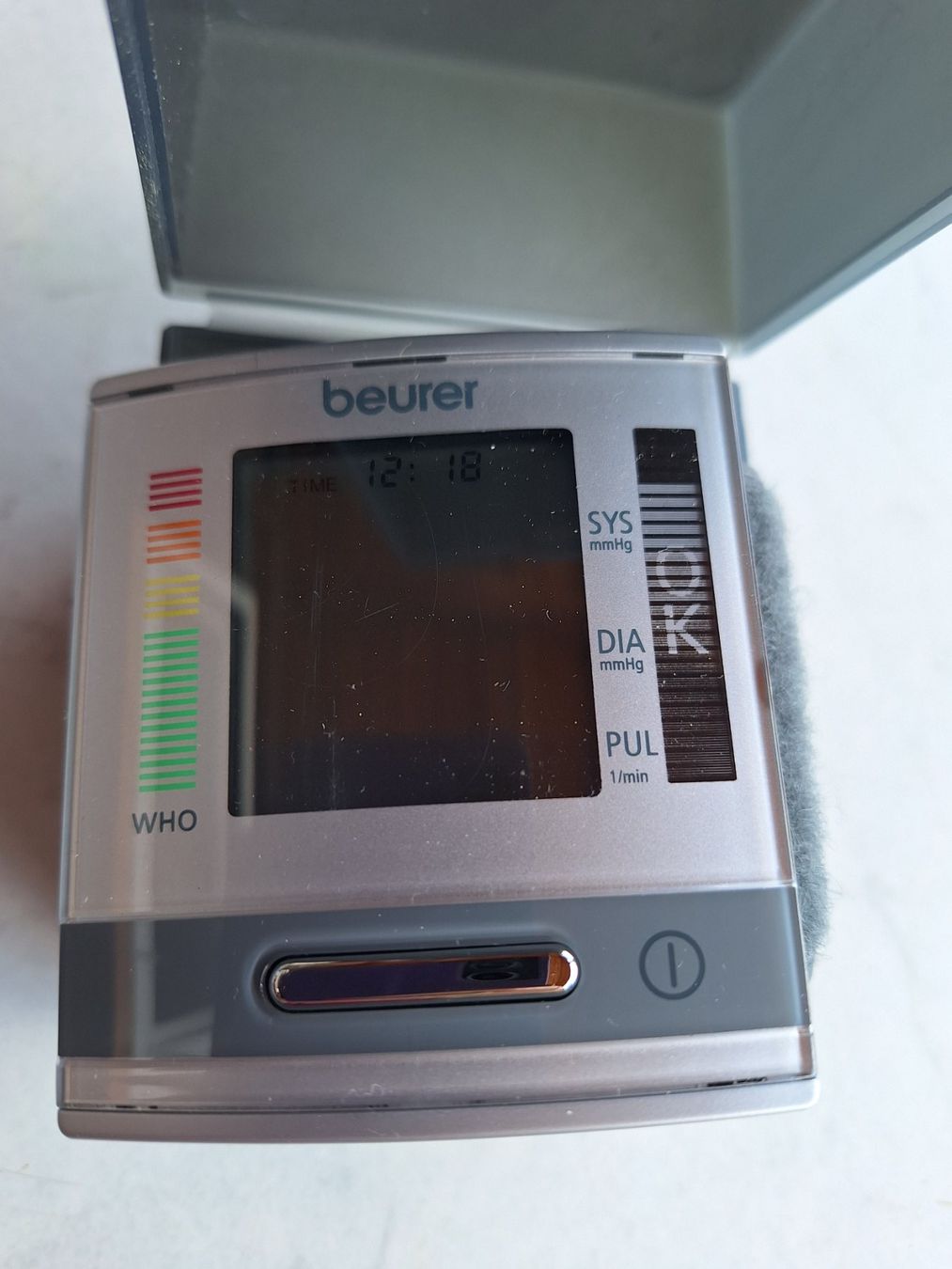 Beurer Attrezzature mediche: BEURER BLUTDRUCKMESSER – Usato da Huttwil venduto da Kunterbuntli 1