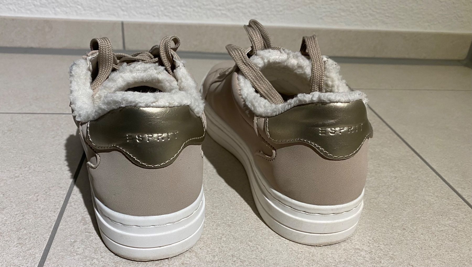 Esprit Scarpe da donna: Esprit Sneakers fast neu, original pack – Nuovo e nell'imballaggio originale da Dübendorf venduto da ana_n6b2 2