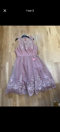 Robe de cocktail rose dentelle taille 48 neuve