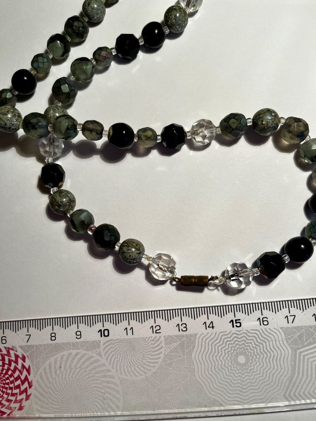 Ketten: Elegante Kette mit Stein/Glasperlen , schwarz/grau, ca.110cm – Gebraucht aus Zürich von suschi04 2