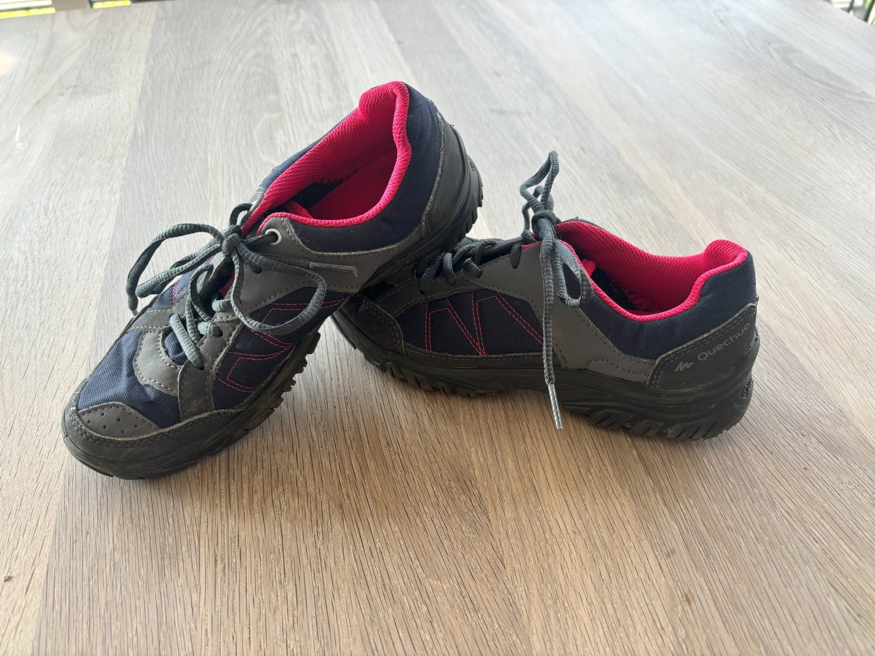 Decathlon Scarpe per ragazze: Paire de chaussures de marche p. 36 Quechua – Usato da Pully venduto da Fictikalli 1