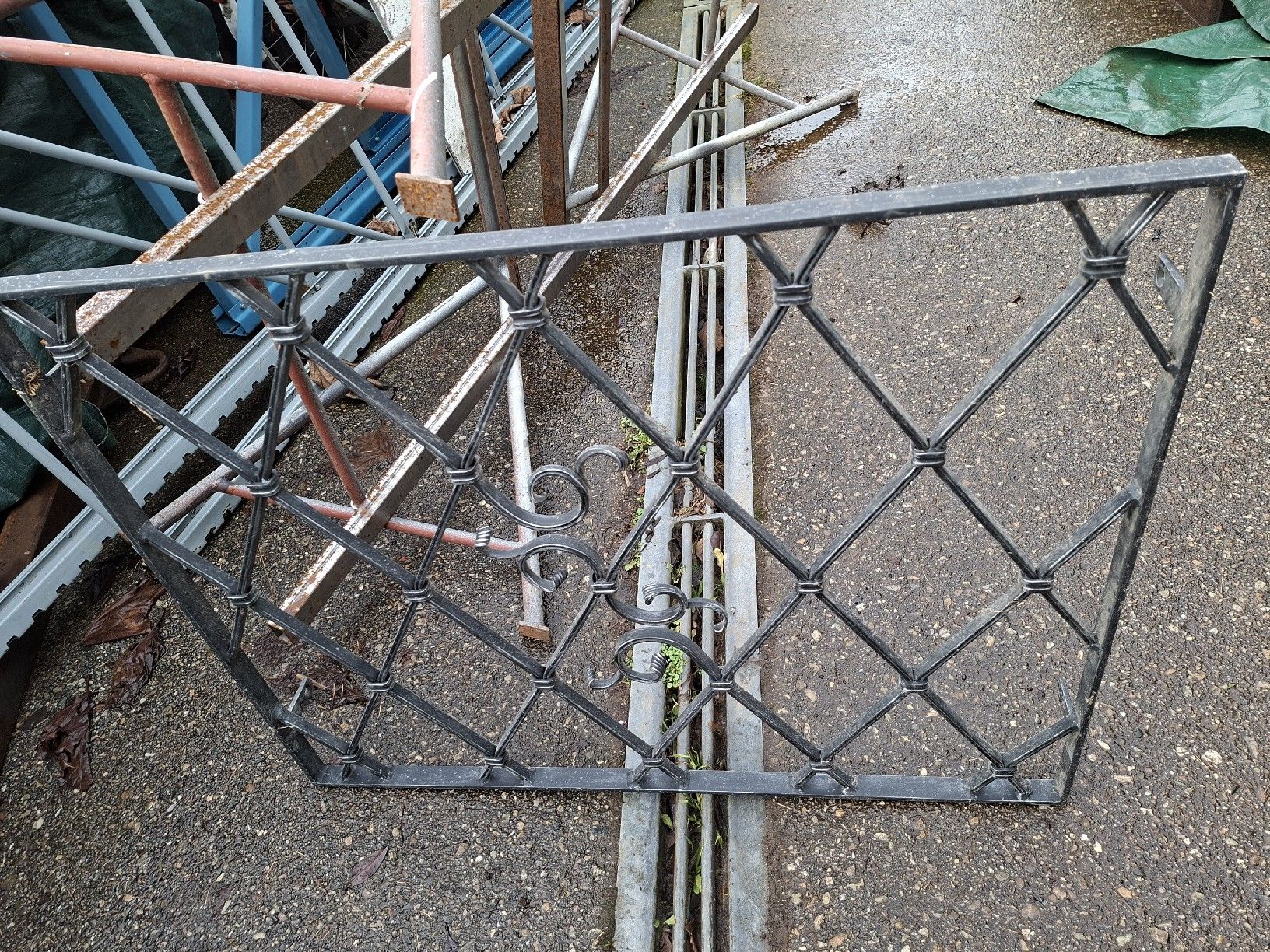 Gitter & Roste: Fenstergitter – Gebraucht aus Grossdietwil von hufi10