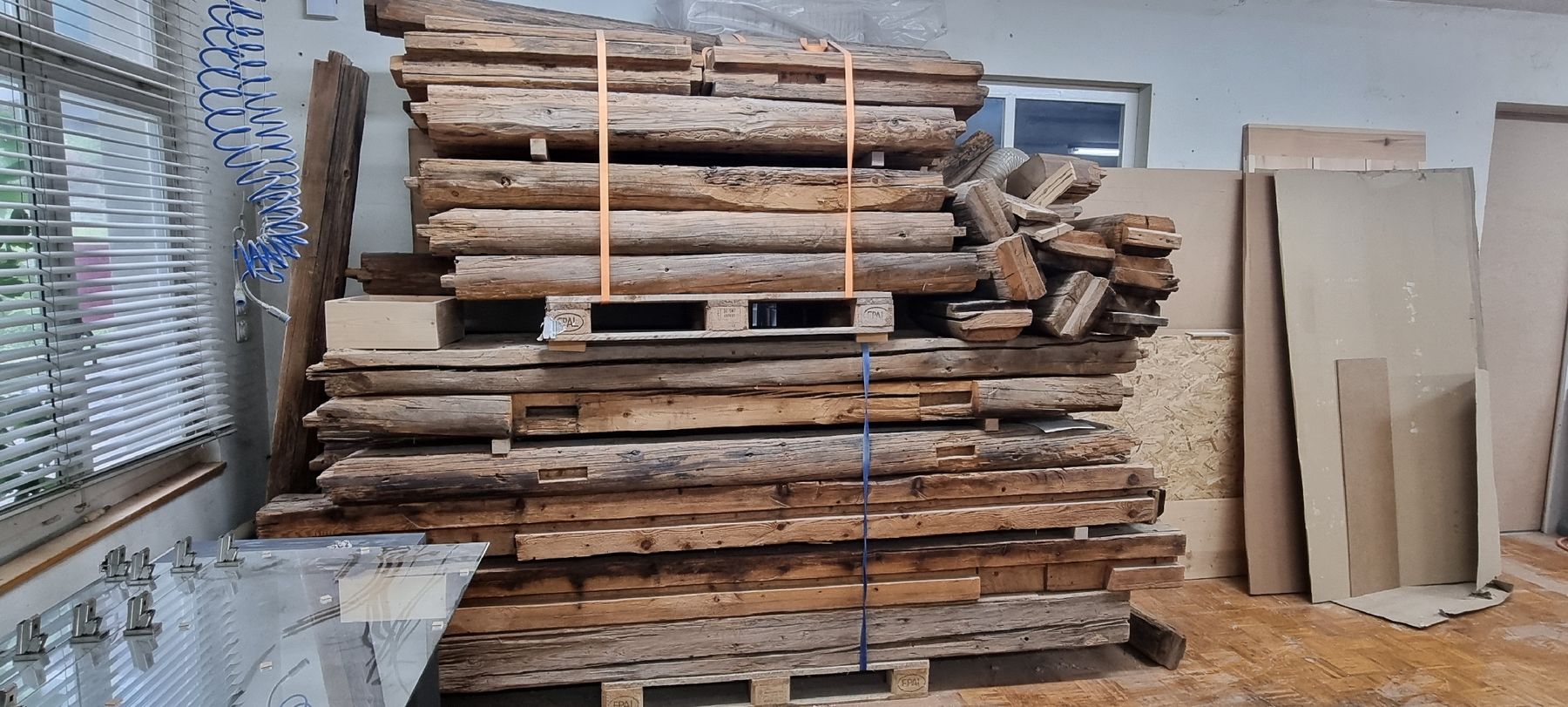 Articoli in legno: Altholz – Usato da Fläsch venduto da SruK 1