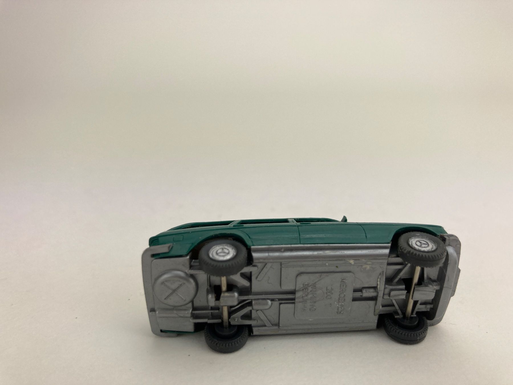 Wiking Modellautos: Mercedes 250 TE patinagrün – Gebraucht aus Elm von Wikmtz 2