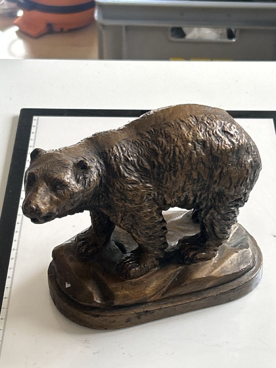 Statuette: Bronzefigur Bär auf Sockel Kunstobjekt(I10) – Usato da Neuenhof venduto da bro_9zsg