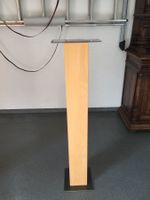Massivholz Podest Buche mit Ablage aus Plexiglas