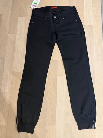 Schwarze Hose Grösse 28