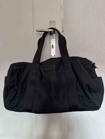 Hugo Boss Sporttasche schwarz in gutem Zustand erhalten