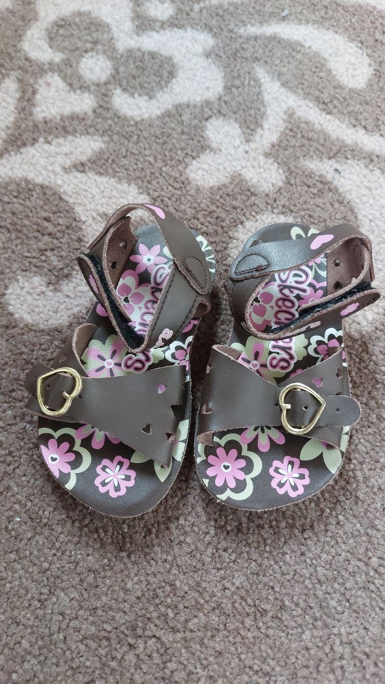 Skechers Schuhe für Mädchen: Sandalen Gr. 22, Sketcher – Gebraucht aus Auw von pet_fc8x