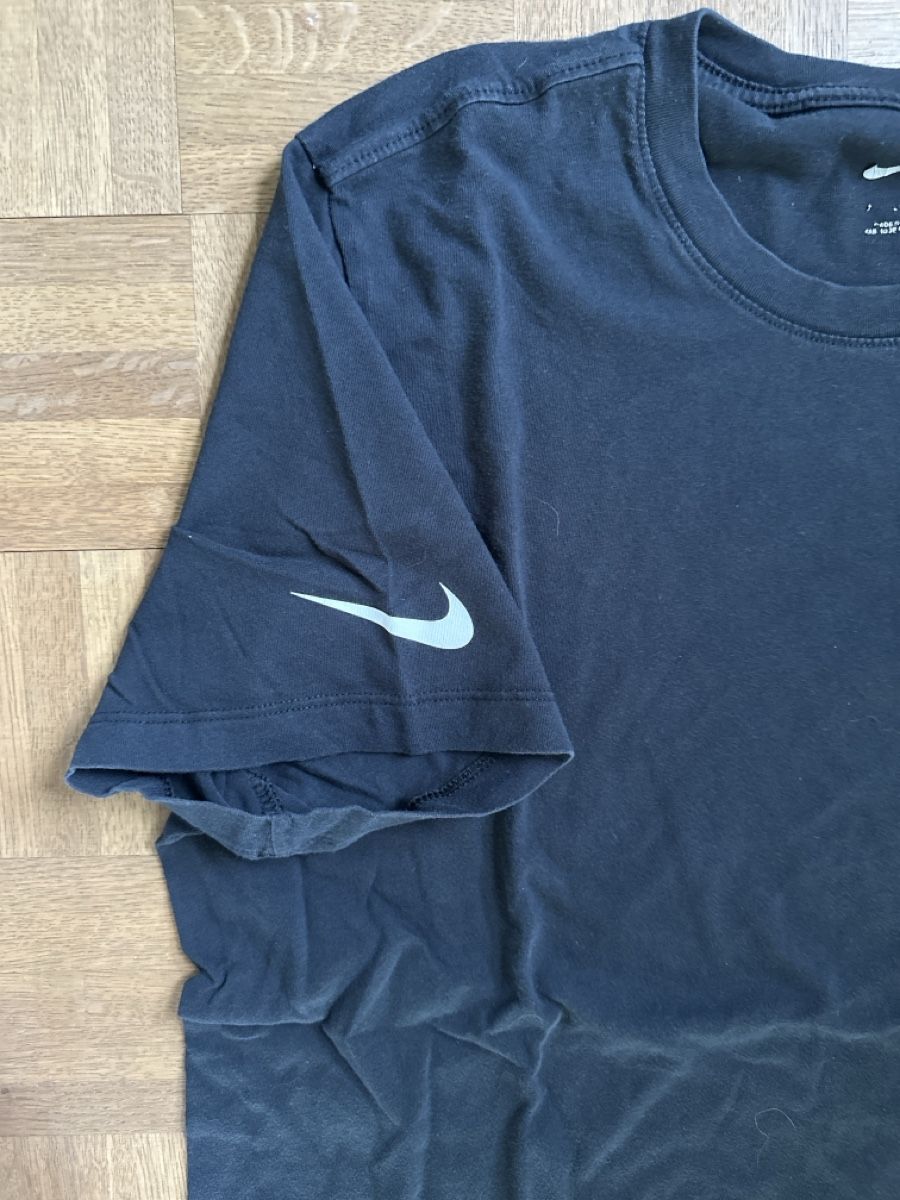 Nike T-shirt: Nike Shirt, Schwarz, Grösse L – Usato da Binningen venduto da nicestuff374 1
