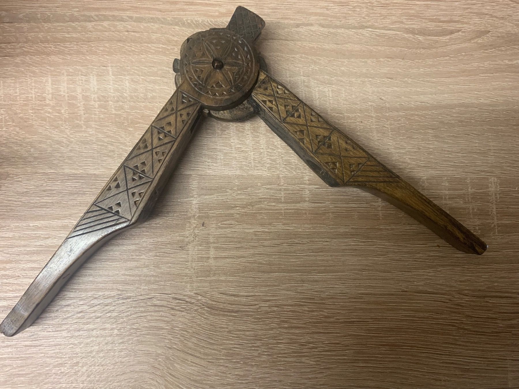 Appareils de cuisine: Handgeschnitzter Nussknacker Holz – D'occasion à Zürich par Messina_68 1