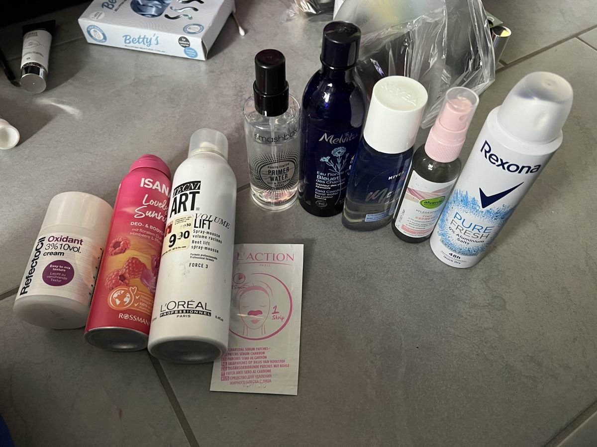 Cura del viso: Diverse Kosmetik Produkte – Usato da Oberentfelden venduto da Dianaaaaaa