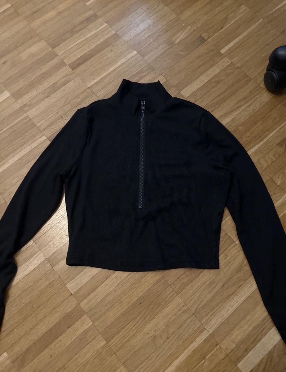 Top: Top noir manches longues avec fermeture éclair taille S – Usato da Perroy venduto da gio_qvk7