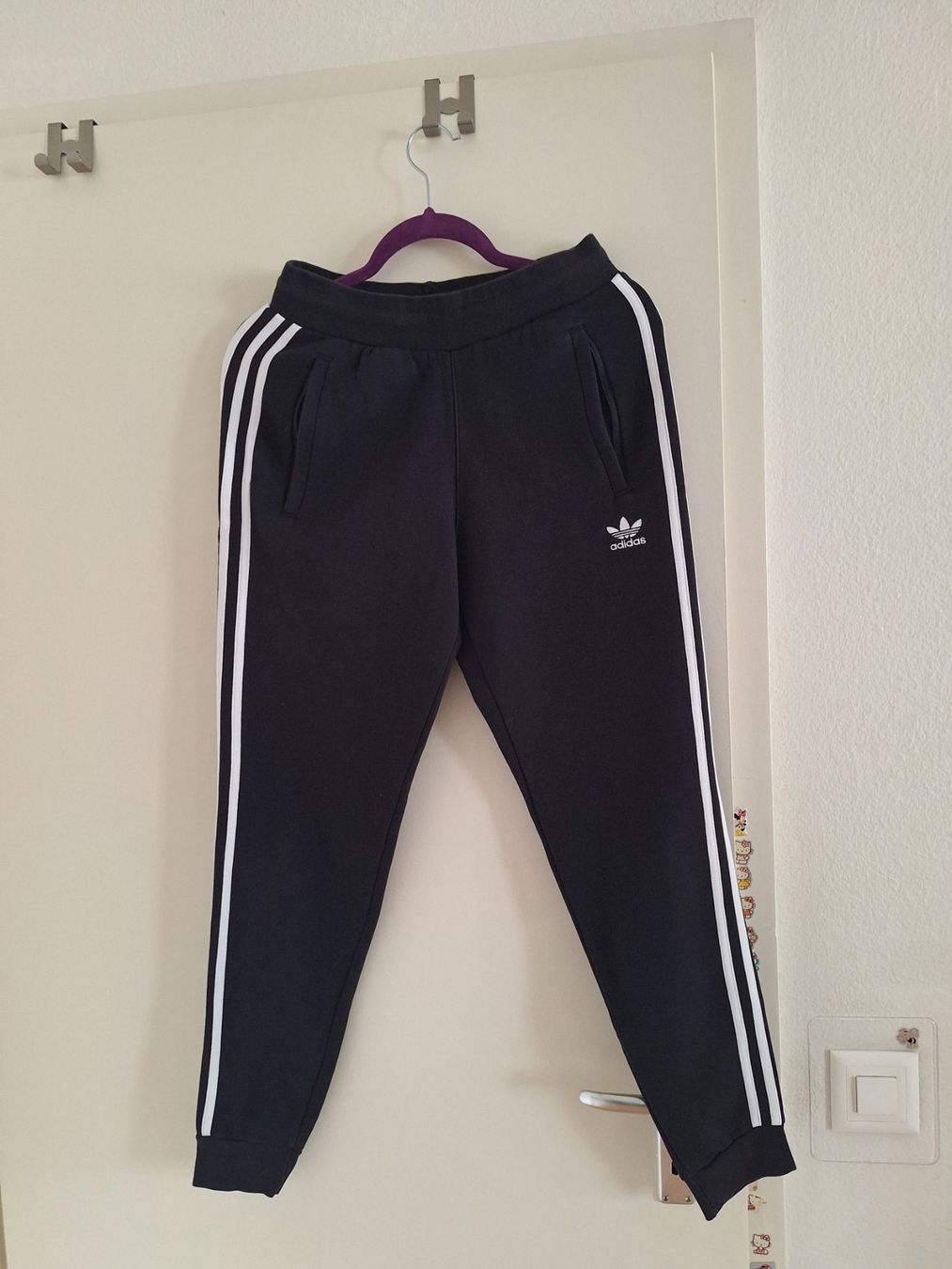 Adidas Pantaloni: Adidas Jogginghose schwarz Gr. S – Usato da Worb venduto da nfsolutions