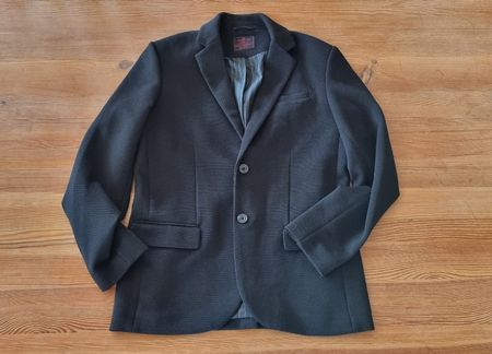 Blazer noir 170-176 avec chemise blanche, marque WE
