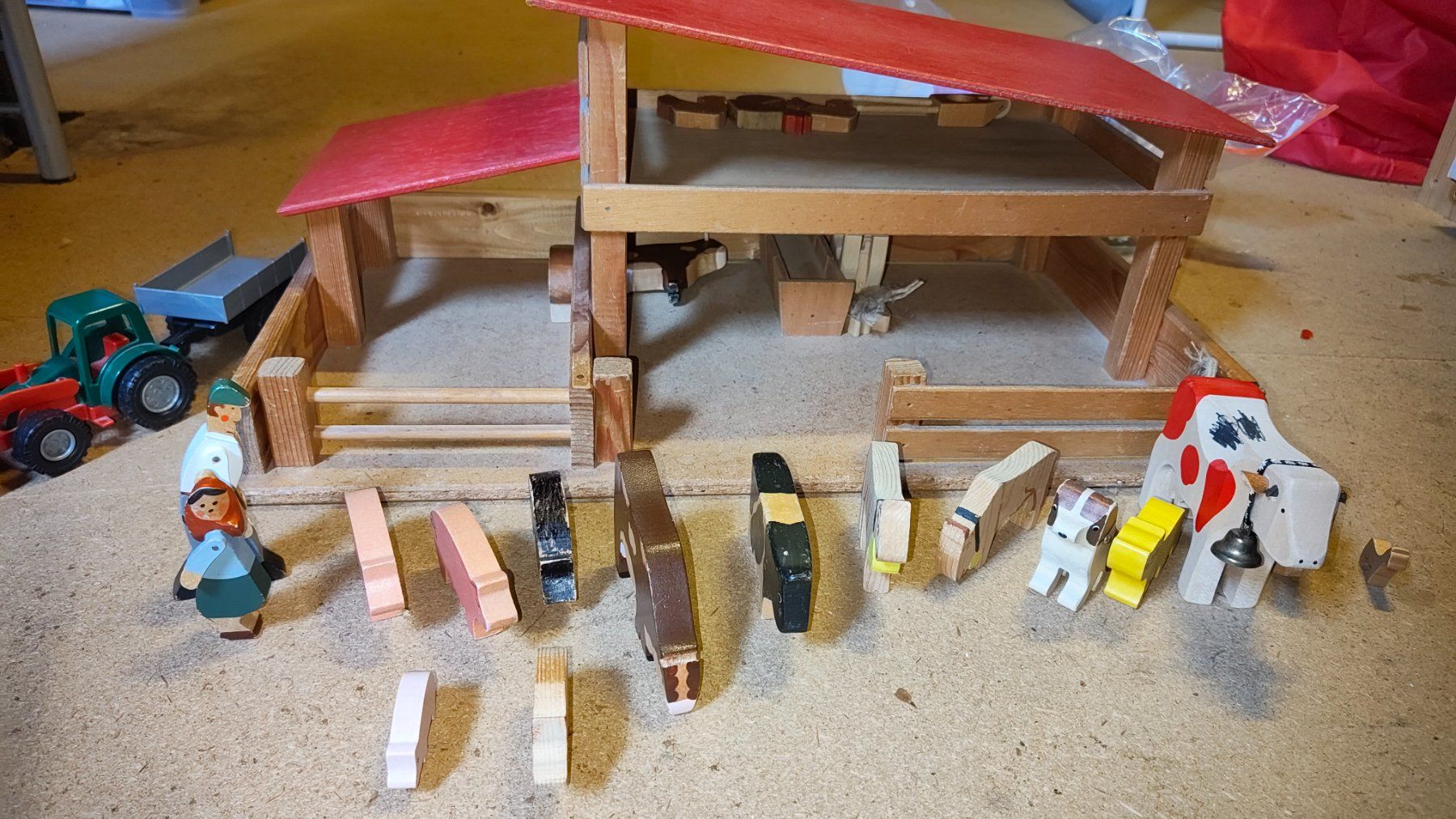 Giocattoli: Holzspielzeug Bauernhof mit Tieren, Stall und Traktor! – Usato da Zürich venduto da rossi1235 1