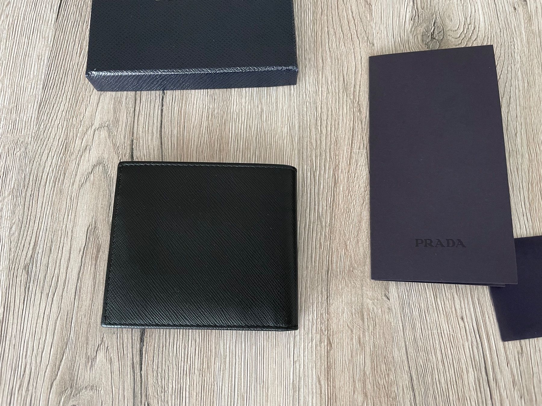 Prada Portafogli: Prada Saffiano Leder Portemonnaie – Nuovo (secondo la descrizione) da Herisau venduto da Grmi_ 3