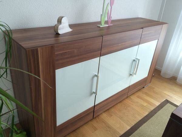 Tischset: Esstisch, Sideboard und Stühle in Nussbaumoptik – Gebraucht aus Zürich von 3.14159 1