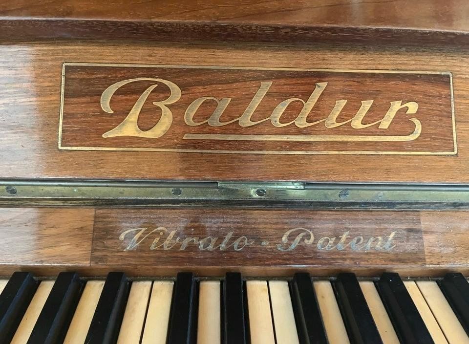 Strumenti musicali: Klavier Baldur – Usato da Grüningen venduto da Fastjoe 2