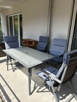 Gartentisch und Stühle 