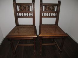 2 antike Stühle