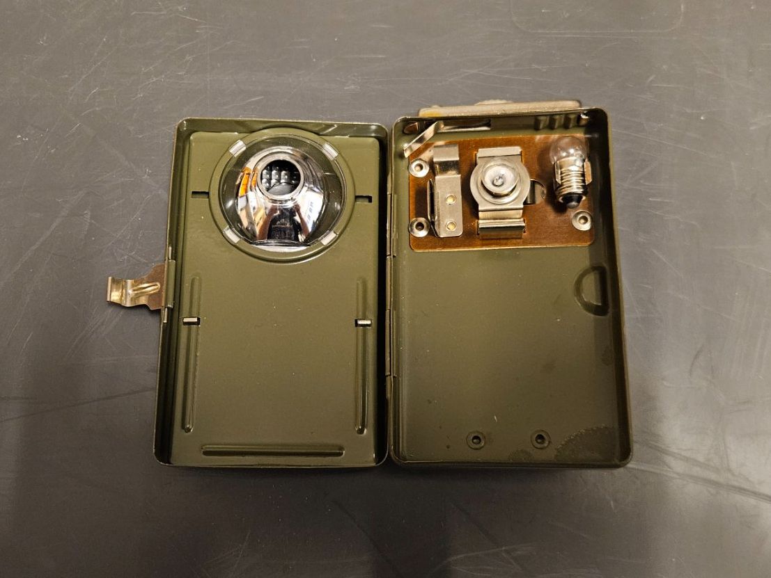 Schweizer Armee Lampen: Schweizer Militär Taschenlampe 80 – Gebraucht aus Lenk im Simmental von oli66661 1