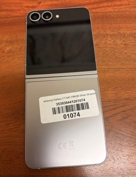 Samsung Handys / Smartphones: Samsung Galaxy Z Flip 6 – Gebraucht aus Zürich von Mariiba 2