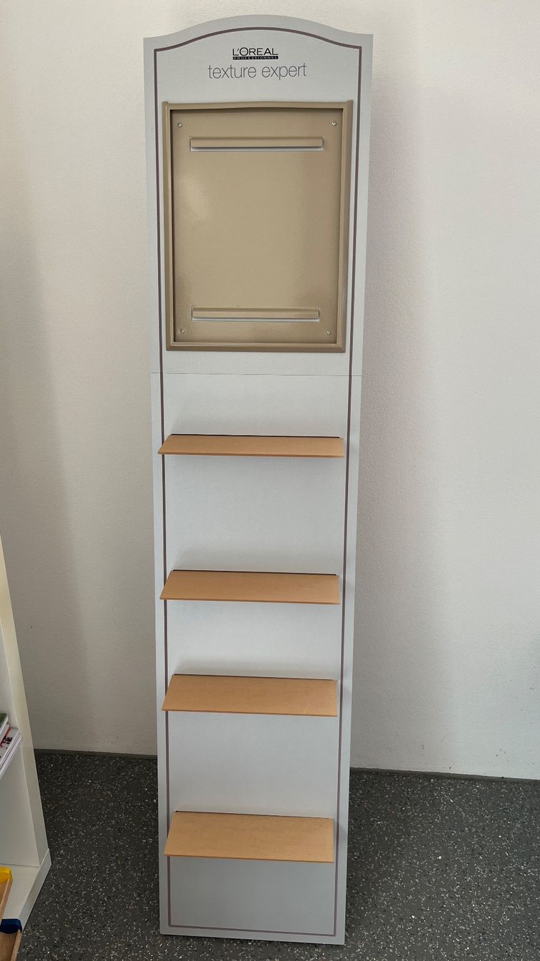 Altro in Cosmetici & Cura: Verkaufsständer mit Plexiglastablaren – Nuovo (secondo la descrizione) da Meinisberg venduto da Coiffeur_Liquidation
