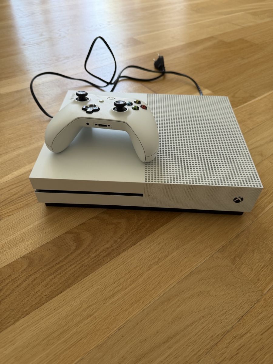 Microsoft Konsolen: Xbox One S mit 4 Games und Controller ohne HDMI Kabel – Gebraucht aus Niederrohrdorf von retonoris