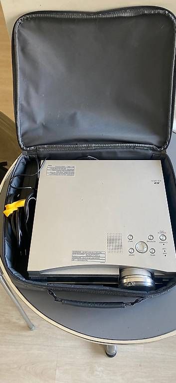 Vidéoprojecteurs: Panasonic Projektor LCD PT - AE300E – D'occasion à Laupen ZH par Rango3 3