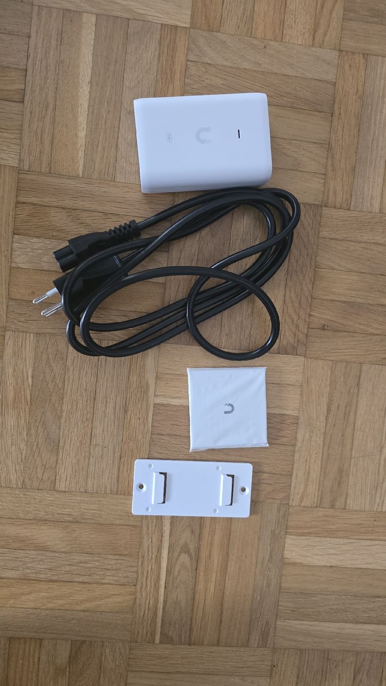 Ubiquiti Unità & Adattatore: Ubiquiti 2.5G PoE+ Adapter – Nuovo (secondo la descrizione) da Zürich venduto da rolf290