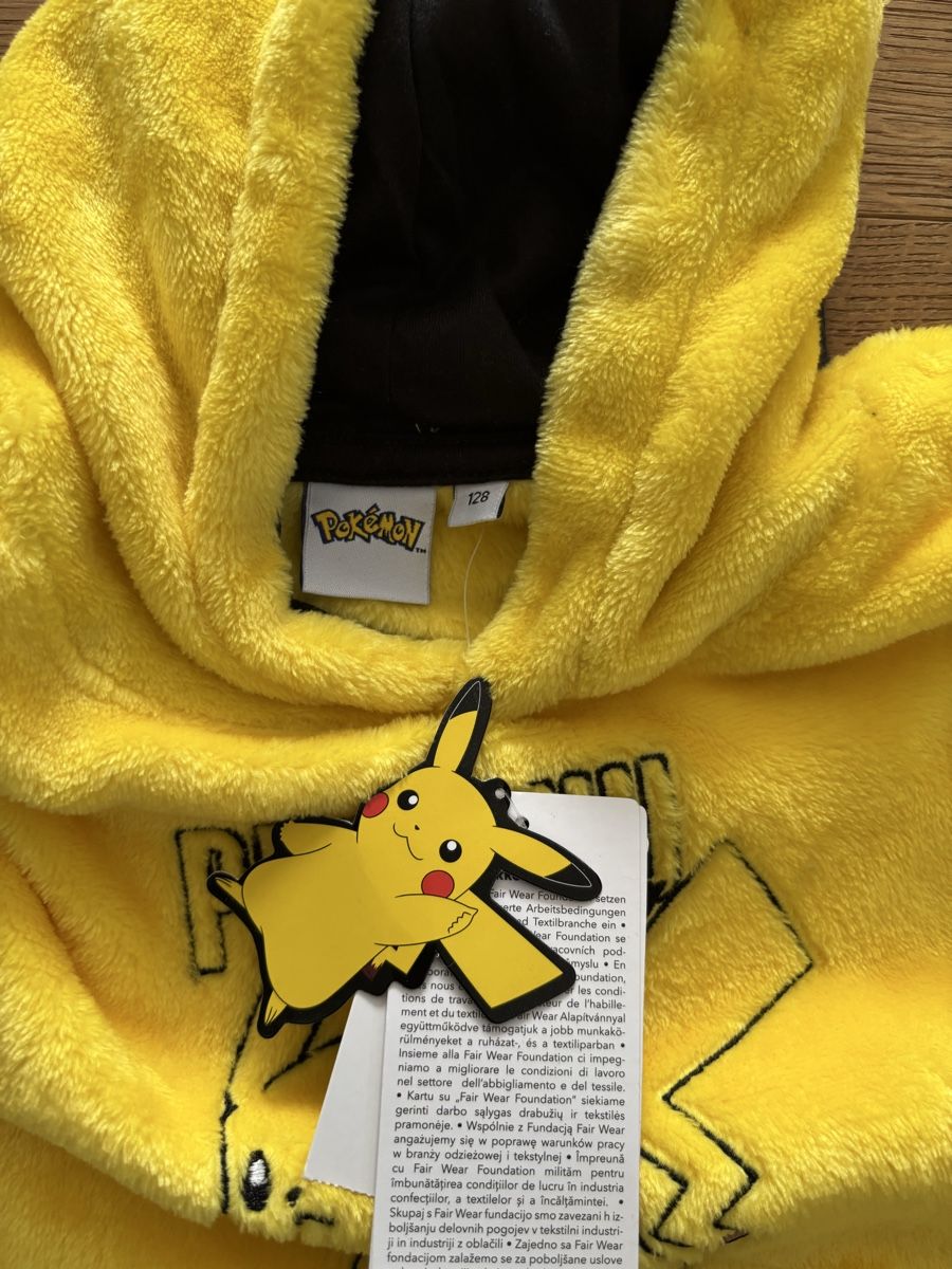 Pulls et sweat-shirts: Pokemon Pikachu Hoodie – Neuf avec emballage d'origine à Würenlos par Ashley24 2