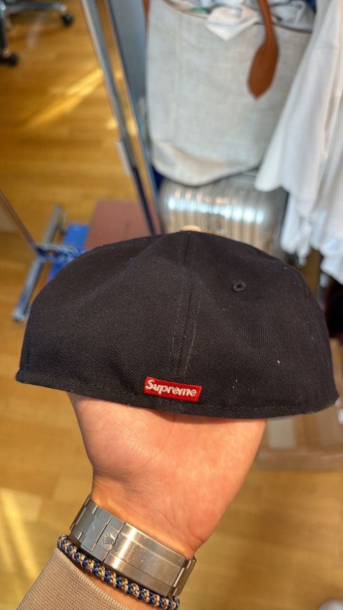 Supreme Chapeaux, bonnets & casquettes: Supreme fitted cap – D'occasion à Basel par nicolasschneeberger 3