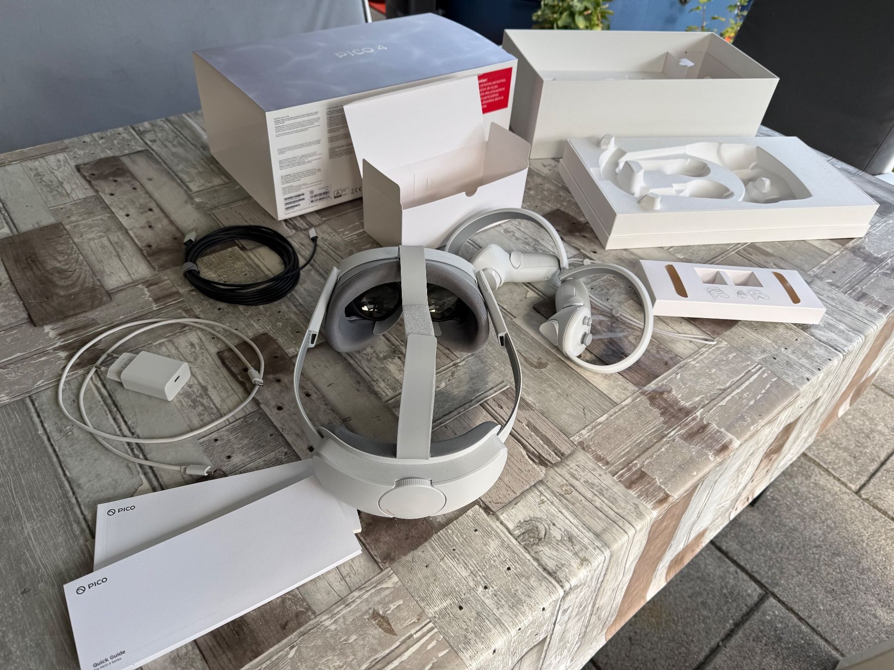 Pico Casque VR: Pico 4 VR Headset mit Controllern – D'occasion à Bätterkinden par alexanderbuehler 4