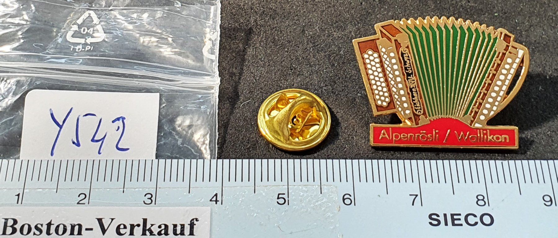 Plaketten & Abzeichen: Y542 - Pin Handorgel Alpenrösli / Wallikon – Gebraucht aus Reinach BL von Boston-Verkauf 1