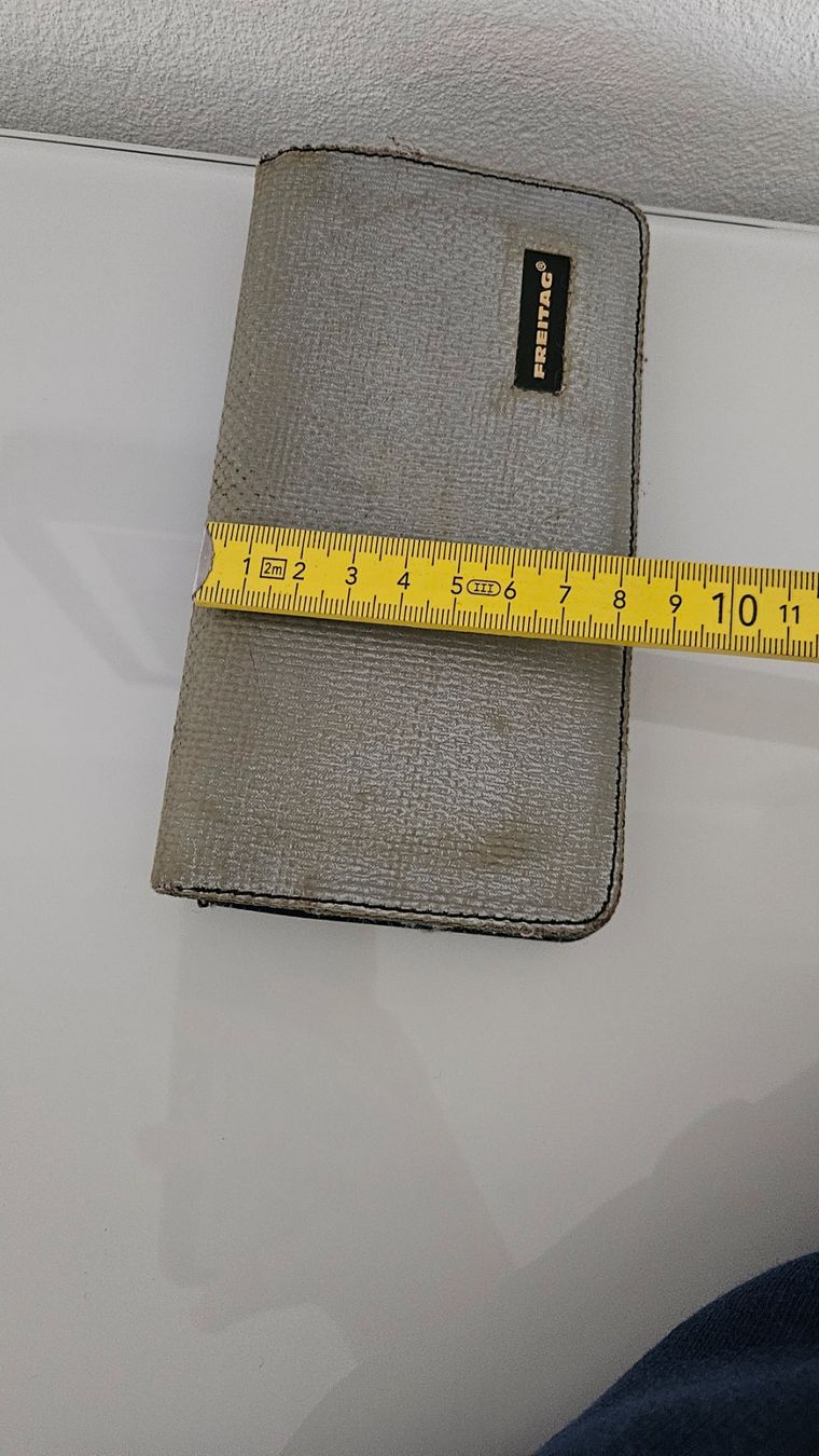 Freitag Cover & Protezioni schermo: Cover a conchiglia Freitag blu e argento – Usato da Melano venduto da H-Sara 3