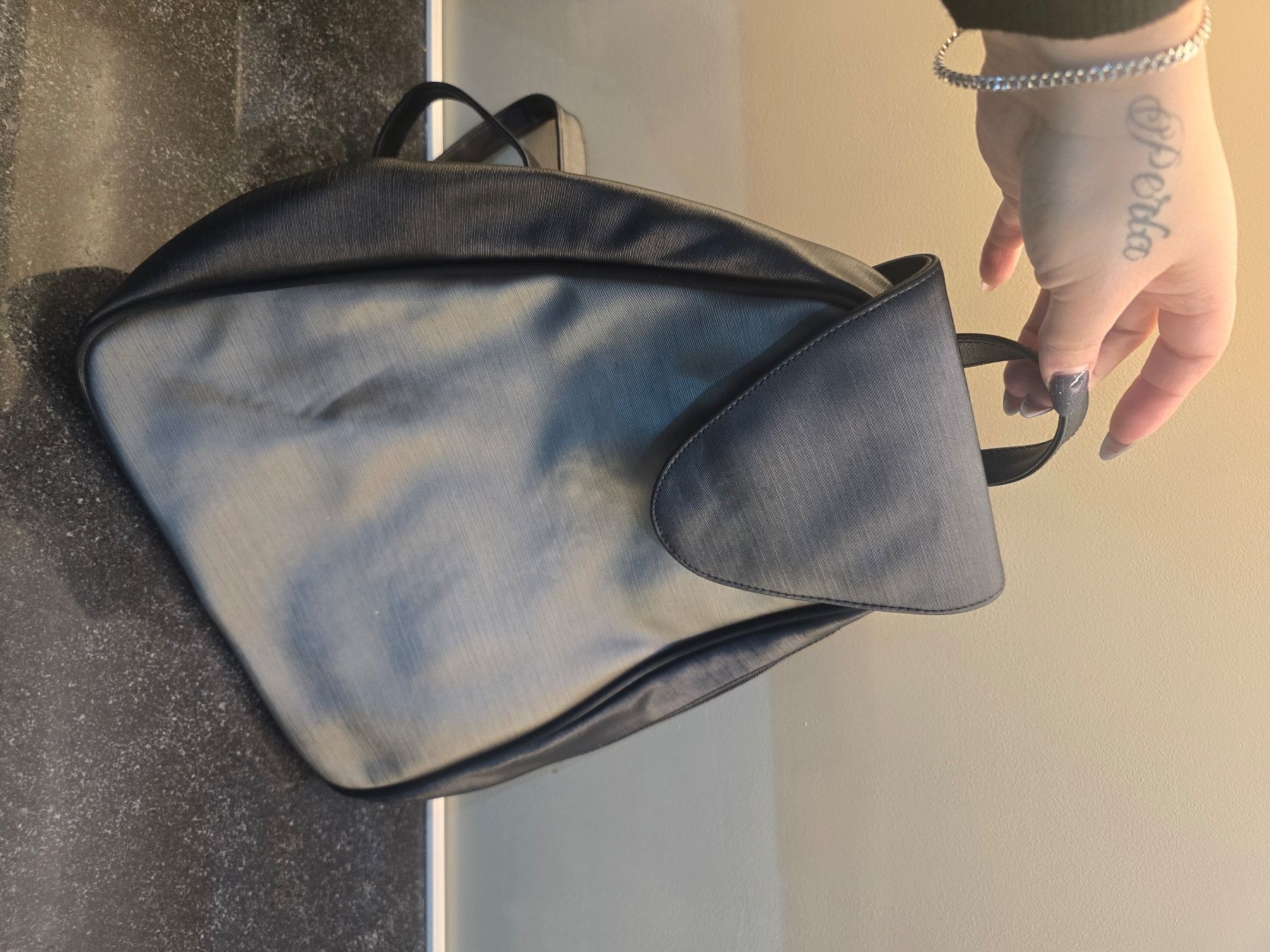 Zaini: Stylischer Rucksack in schwarz/silber – Nuovo (secondo la descrizione) da Hägglingen venduto da Raff_Ella