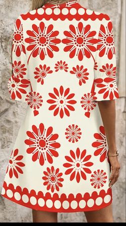 2 robes à fleurs rouge et crème taille 94 longueur 90