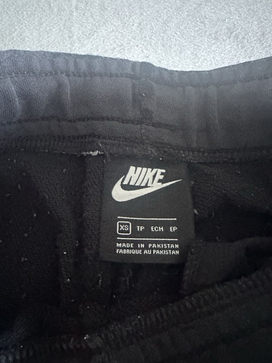 Nike Pantaloni: Nike Trainerhose  – Usato da Sirnach venduto da Leoniex 1