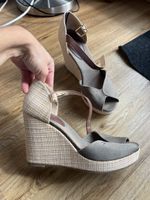 Sommerliche Tommy Hilfiger Keilabsatz Sandalen, Gr. 39