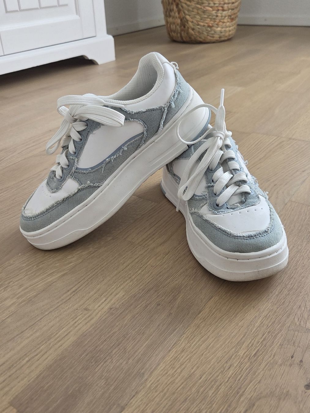 Zara Damenschuhe: Zara Trendige Denim Sneaker, Grösse 36 – Gebraucht aus Bülach von Recherchieren