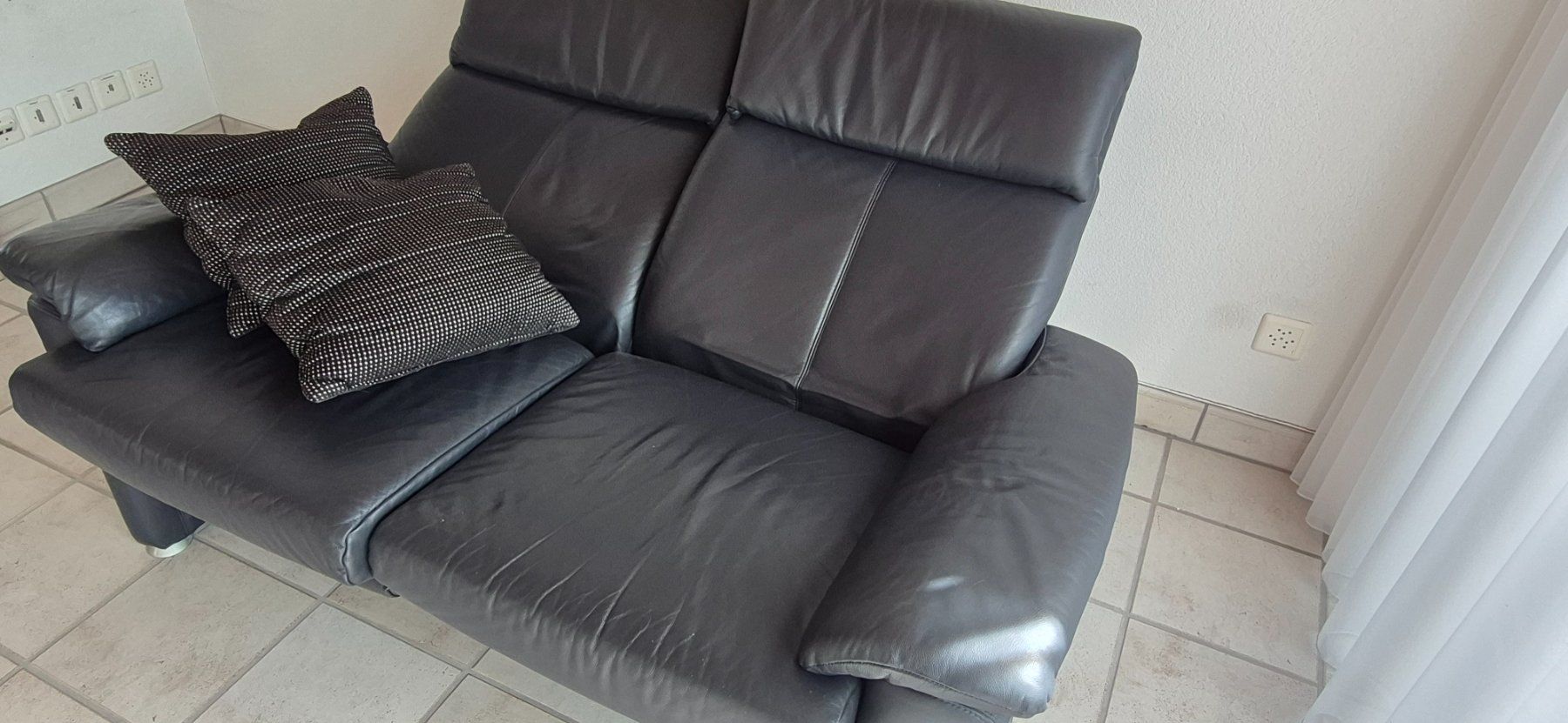 Divani: Ledersofa 2-plätzig mit Funktion – Usato da Eggersriet venduto da Fredb 4