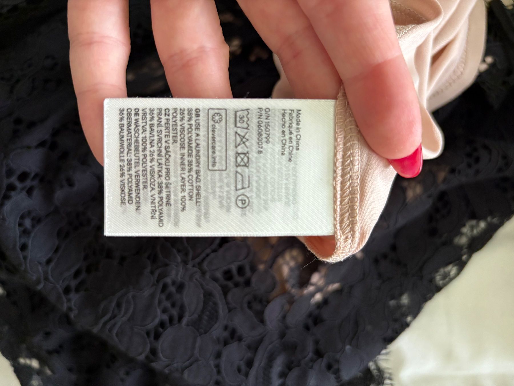 H&M Vestiti: Schönes Spitzenkleid in Schwarz – Usato da Rümlang venduto da Jenni.21 5