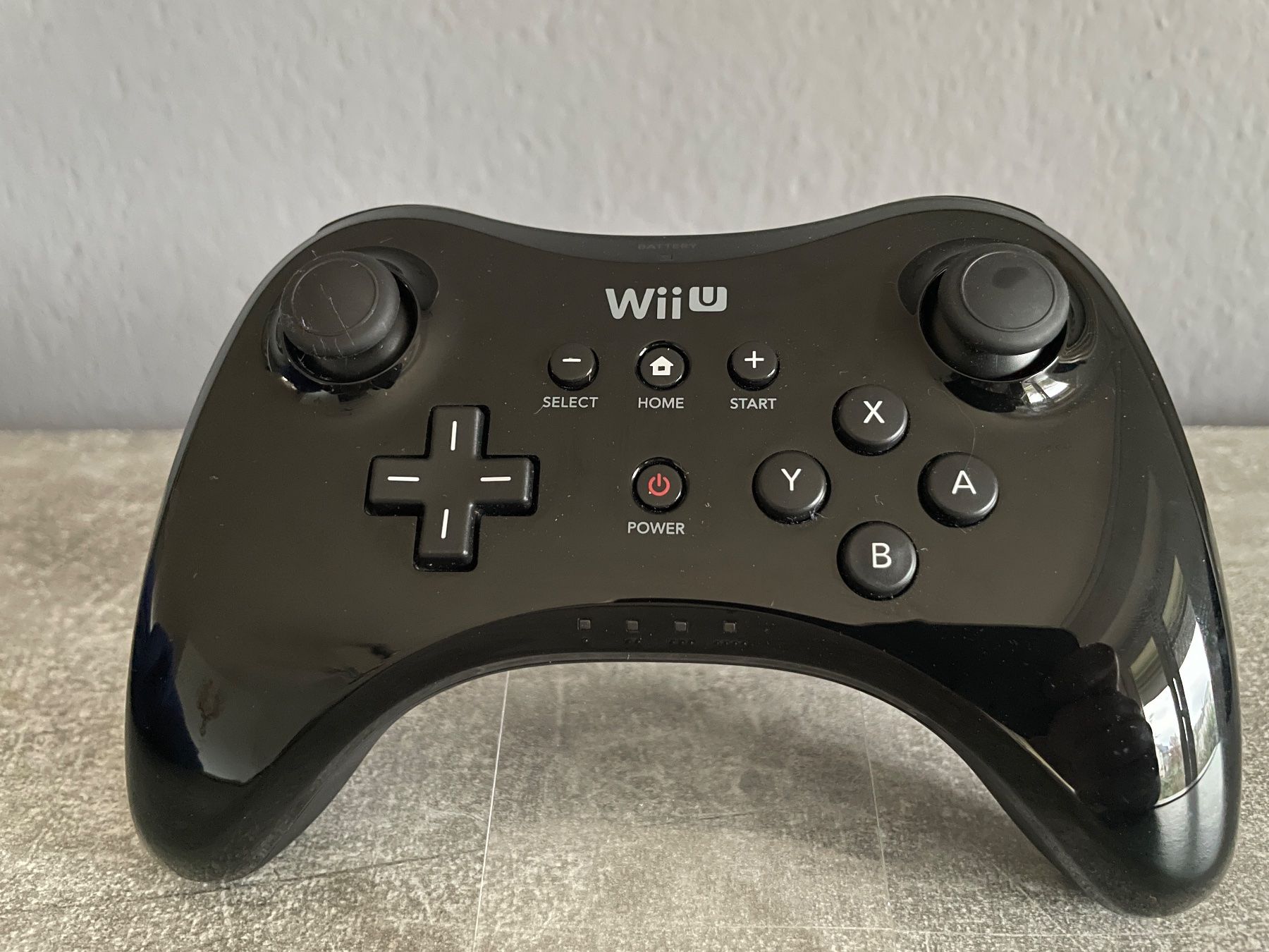 Nintendo Controller: Wii U Pro Controller  *ORIGINAL* – Gebraucht aus Oberglatt ZH von NerdStore